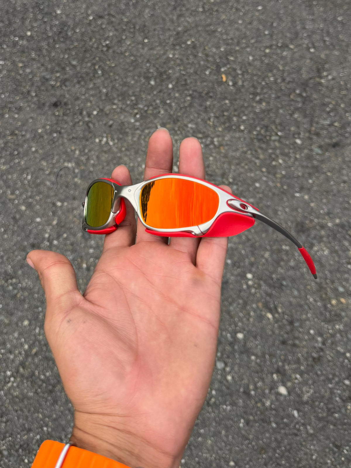 Juliet Plasma Red + Sideblinders