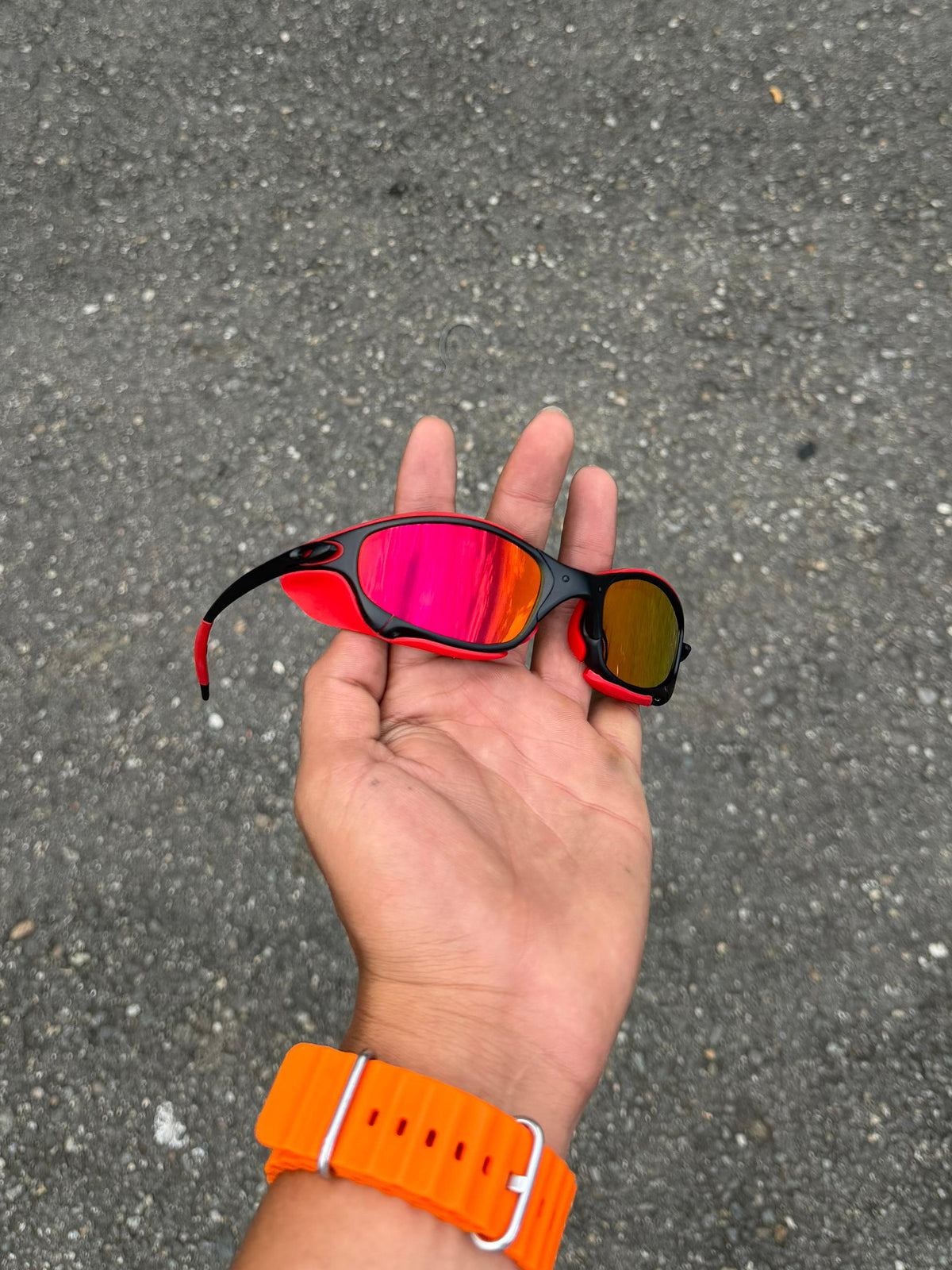Juliet Carbon Red + Sideblinders