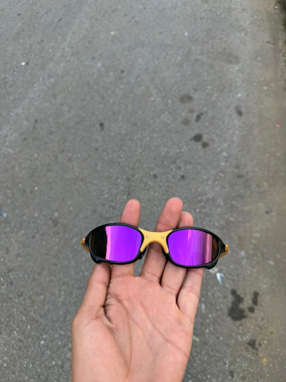 juliet dorado y negro lente morado