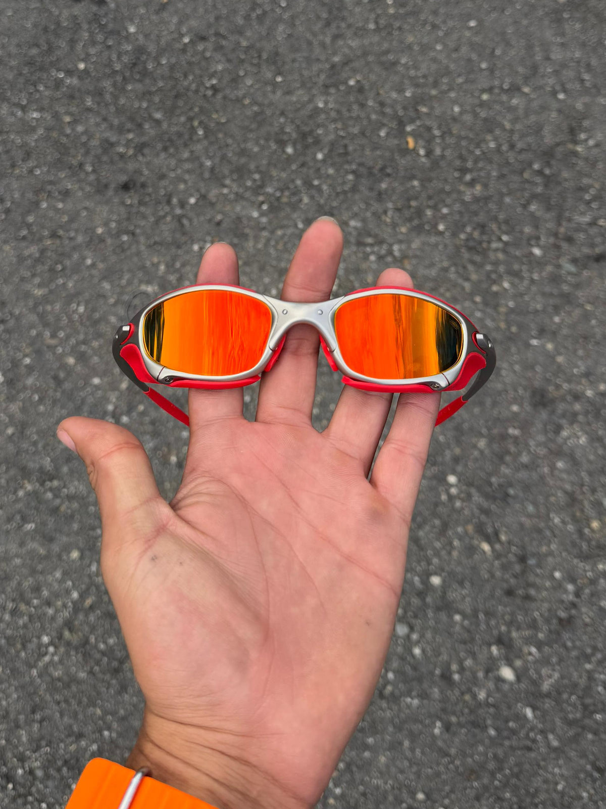Juliet Plasma Red + Sideblinders