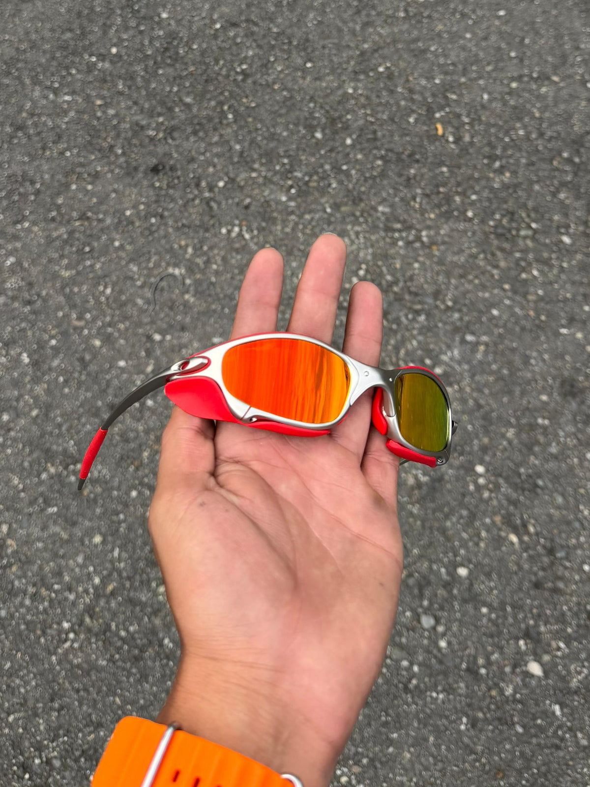 Juliet Plasma Red + Sideblinders