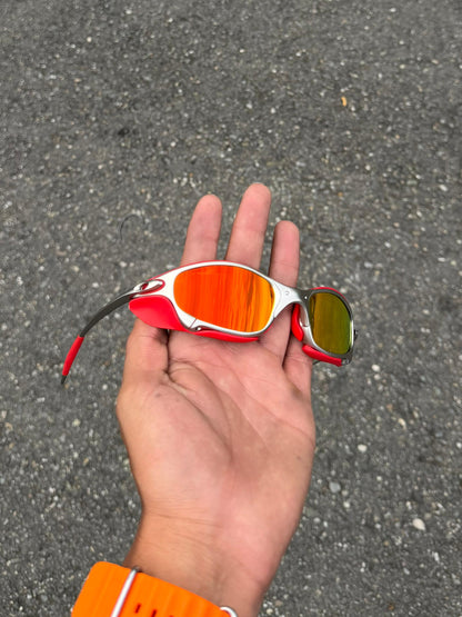 Juliet Plasma Red + Sideblinders